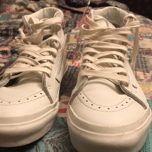 White Old Skool Hightop Vans w/ Spotted Design. - Picture 5 of 5